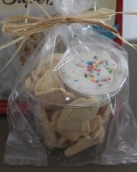 Animals Crackers with Frosting Dip- Send to school for your child's birthday instead of cupcakes