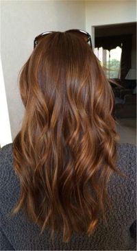 chestnut brown hair color trend in 2019; trendy hairstyles and colors 2019; chestnut brown hair; #haircolor #chestnutbrownhairs