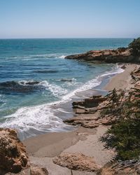 Must do central coast California hike ⬇️ 📍San Simeon Bay Trail This hike is located in San Simeon Bay, and about 10 min from Cambria - This hike is about 4 miles long and takes about 1 hr 30 min to complete - The trail starts on the beach then leads you up a small hill onto the cliff, it’s a great hike for any type of experienced level hiker and all ages #cambria #sansimeon #centralcoast #california