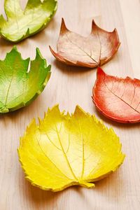 Have fun making this beautiful clay leaf bowl! Decorate for fall with this gorgeous leaf trinket dish made with air dry clay. This autumn craft is SO EASY and fun to make. And you only need a few simple supplies to make this DIY clay bowl! An awesome piece of fall decor that preserves nature's beauty and makes a fun homemade gift.