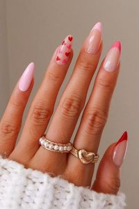 #PinkHeartNails #HeartNailDesign #RomanticNails #CuteNailArt #ValentinesNails #SoftPinkNails #AdorableNails #TrendyNailArt #LoveNails #SweetNailDesign