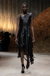 Alexander McQueen Fall 2022 Ready-to-Wear Fashion Show | Vogue