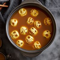 Hot+Apple+Cider+with+Shrunken+Apple+Skulls+- +The+Pampered+Chef®  This spooky cider will be a big hit!