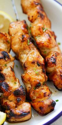 Filipino Chicken Skewers – juicy, moist and savory chicken kebab seasoned Filipino-style with soy sauce, banana ketchup and garlic. Absolutely delicious and a crowd pleaser | rasamalaysia.com