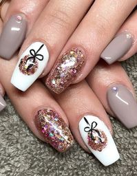 30+ Swoon-Worthy Christmas Nails You Just Cannot Miss!