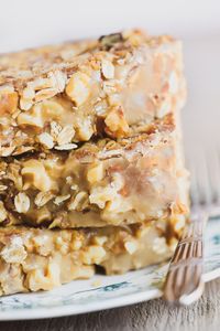 Maple Oat Nut Banana Bread might make plain old banana bread obsolete. This banana loaf cake topped with a maple glaze is perfect for breakfast, brunch, coffee break, or after school snacking. #easy #recipe #bananabread #quickbread #loafcake #fall