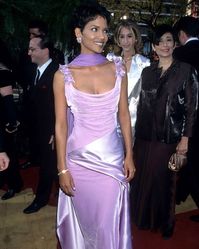 1996 Oscars. Halle Berry wearing Valentino