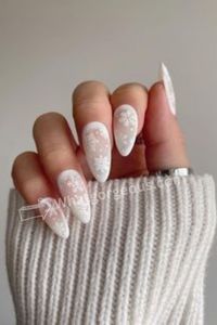 #WhiteChristmasNails #ChristmasNailArt #FestiveNails #WinterNails #SnowyNails #HolidayNails #WhiteNailDesigns #ChristmasManicure #ElegantNails #NailGoals #FrostyNails #WinterWonderlandNails #NailInspo #ChristmasStyle #NailArtDesign