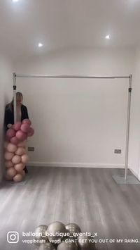 Do you want to learn how to make a balloon wall in 18 seconds like this? ME TOO 🤣 Imagine if it was this quick though 😆 So I decided to reuse the balloons from the previous hoop display because: 🤍 1. The colours are just way too beautiful not to😍 🤍 2. I LOVE a Balloon Wall 😍 🤍 3. If you’re a new balloon business, I wanted to show you ways you can save yourself a little bit of money whilst practicing your style/techniques ☺️ So, instead of popping the Balloons after each display, reuse t