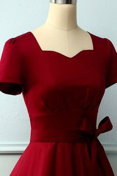 Sweetheart Neckline Dress With Sleeves, 50s Dress Pattern, Ball Gowns Fantasy, Housewife Dress, Formal Dress Patterns, Sweetheart Neckline Dress, Dress With Sleeves, 50s Dresses, Fashion Attire