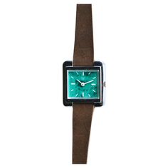 This small vintage women's watch by Rof Prestige is a real jewel of summer elegance. Its sea green background, ideal for summer, brings a touch of freshness and sophistication. The leather strap ensures optimal comfort and timeless style. Battery operated, this watch is both practical and reliable. Its square white metal dial adds a touch of modernity to its vintage design. Perfect for all occasions, this watch is a chic and refined accessory that will perfectly complement your outfit. Adjustable Green Analog Watch, Green Rectangular Watches For Formal Occasions, Green Watches With Leather Strap And Round Dial, Green Leather Strap Watch For Formal Occasions, Formal Green Watch With Leather Strap, Green Watch With Leather Strap For Formal Occasions, Vintage Green Watch With Round Dial, Formal Green Watch Accessories With Rectangular Dial, Everyday Green Quartz Watch