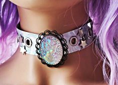 Beautiful silver and purple holographic choker. Made of faux leather thats 1.2 mm thick. 9 star studs. 8 eyelets. Two snap fasteners for back. Beautiful multicolor cameo glitter, holographic pendant. 15 inches in length. Silver Star-shaped Choker For Party, Handmade Silver Punk Choker, Adjustable Purple Choker For Party, Adjustable Silver Star Choker, Dreads Diy, Glitter Choker, Holographic Choker, Uchuu Kei, Holographic Accessories