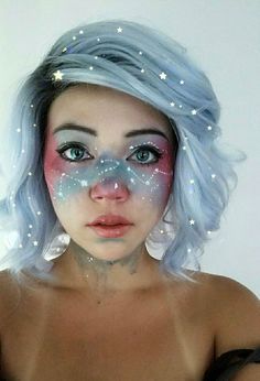 Maquillage d'Halloween : le visage galaxie Fantasy Make-up, Halloween Make-up Looks, Galaxy Makeup, Smink Inspiration, Trash Polka, Special Effects Makeup, Fx Makeup, Sfx Makeup, Halloween Makeup Looks