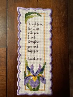 a cross stitched bookmark with the words, do not fear for i am