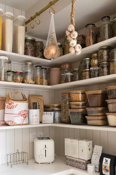 No longer the reserve of grand country houses, pantries are now at the top of many people’s wish lists when it comes to kitchen planning. Whether you live in a compact townhouse or are planning a specific extension, the experts say there are options for everyone regardless of space – it’s just about being smart. We asked them how to make it work. #pantry #storage Kitchen Pantries, Blakes London, Being Smart, Kitchen Planning, Clutter Free Kitchen, Statuario Marble, Bespoke Kitchen Design, Reeded Glass, Country Houses