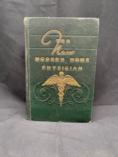 Vintage Medical "The New Modern Home Physician" Edited by Robinson, PH.C, M.D. 1949 This vintage medical book titled "The New Modern Home Physician" is a valuable addition to any collection. Edited by Victor Robinson, PhD. M.D. and published by Wm. H. Wise & Co. Inc in 1948, this hardcover book is an original print and written in English. The book covers various topics related to medicine and would be useful for any medical professional or enthusiast. The book was printed in the United States and is a rare find for collectors of antiquarian books. Medical Books To Read, Medical Books, Vintage Medical, Free Medical, Antiquarian Books, School Books, Roaring 20s, Reference Books, Medical School