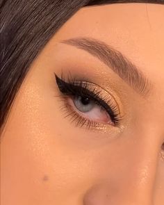 Soft Gold Eyeshadow Looks, Eyeshadow Gold Brown, Eyeshadow Brown And Gold, Yellow Gold Eyeshadow Looks, Eyeshadow Brown Looks, Natural Shimmer Eyeshadow, Easy Gold Eyeshadow Looks, Soft Brown And Gold Eye Makeup, Gold Eyeshadow Looks Tutorial