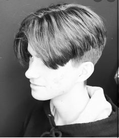 Curtain Hairstyle, 2020 Hair Trends, Short Sides Haircut, S Haircut, Undercut Pompadour, Disconnected Undercut