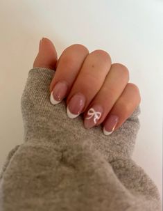 #coquette#style#roomdecor#nails Nail Inspo Shape, Painted Nails Inspo Short, Oval Dip Nail Designs, Aesthetic Simple Nails Short, Short Nail Inspo Non Acrylic, Cute Painted Nails Short, Cute Short Nail Ideas Simple, Nail Inspo Gel Tips, One Heart Nails