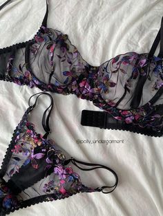 Versace Style, Lingerie Inspiration, Cute Lingerie, Lingerie Outfits, Pretty Lingerie, Bra And Panty Sets, Bras And Panties, Lingerie Set, Classy Outfits