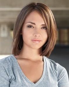 angled bob haircuts for round faces Brunette Bob, Medium Bob Hairstyles, Bob Hairstyles For Fine Hair, Haircuts For Fine Hair, Short Hairstyle, Medium Hair Cuts, Great Hair, Bob Cut