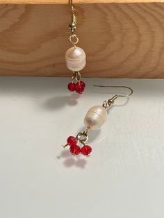 Earrings are handmade with freshwater pearls and beads to add color and beauty to product. Hanging bead can be any color! ✨ Hanging Beads, Ear Ring, Bow Earrings, Beaded Keychains, Jewelry Making Tutorials, Holiday Jewelry, Dangling Earrings, Feather Earrings