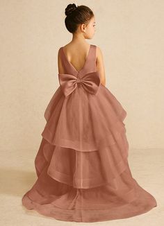 We encourage all our flower girls to feel like the princess they are while wearing Pumpkin. Made from matte satin and tulle, she features a scoop neckline, a bow tie belt, a ruched A-line silhouette, and a tiered tulle skirt trimmed with horsehair. Flower Girl Dresses Champagne, Party Gown Dress, Tiered Tulle Skirt, Wedding Party Outfits, Pumpkin Flower, Tulle Flower Girl, Full Length Skirts, Flower Girl Dresses Tulle, Cute Wedding Ideas