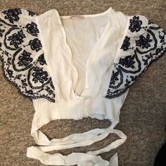 Forever 21 Black And White Crop Top. Brand New With Tags Forever 21 Bohemian Top For Vacation, Chic Forever 21 Crop Top For Vacation, Forever 21 Bohemian Beach Top, Chic Forever 21 Crop Top For Beach, Black And White Crop Top, Black And White Crop Tops, Tops Black, White Crop, White Crop Top