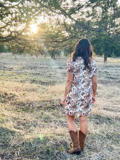 This sheer mesh knee length sheath dress in a fun, colorful, western buckaroo print is lined with a double needle stitched sleeve and bottom hem. Pair with a graphic tee, blazer or denim jacket, then pair with boots, belts and accessories. It's great for day time or evening! Horse Dress, Pendleton Woolen Mills, Pajama Dress, Day Time, Dog Coats, Mesh Dress, Sheath Dress, Belts, Graphic Tee