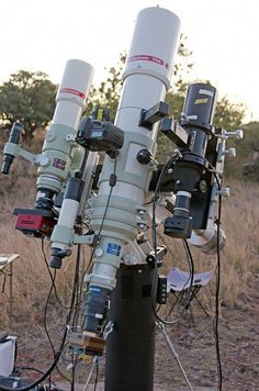 several telescopes are set up in the middle of a field