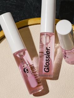 Make Up Humor, Glossier Lip Gloss, Lipstick Kit, Gloss Labial, Lip Glosses, Glossy Lips, Pink Lips