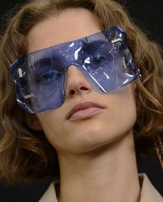 Paris Ideas, Fashion Week Backstage, Sunglasses For Your Face Shape, Unique Sunglasses, Cool Glasses, Fashion Eye Glasses, Recycled Fashion, Eye Wear, Eyewear Design