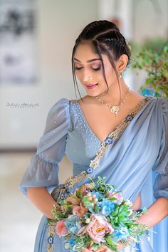 Made Up Kandyan Saree, Bridesmaid Dresses Kandyan, Long Sleeve Saree Jacket, Kandiyan Saree Designs, Saree Jacket Back Designs, Kandyan Hairstyles, Kandyan Saree Jackets Designs, Osari Designs, Kandyan Bridesmaid