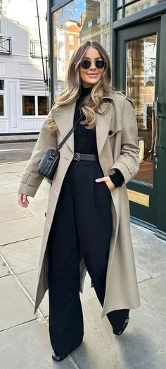 Autumn Outfits Trench Coat, Outfits For Europe Winter, Beige Raincoat Outfit, Trench Coat Outfit Classy, Long Coat Outfit Classy, Classic Trench Coat Outfit, Long Trench Coat Outfit, November Outfits, Outfits Paris