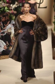 Ysl Runway, Dinner Looks, Taylor Russell, Mode Hippie, Nice Style, Stunning Gowns, Dream Holiday