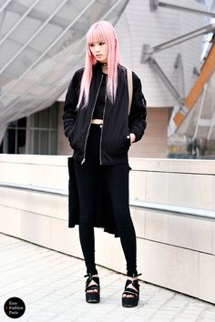 Fernanda Hin Lin Ly | At Louis Vuitton, Paris FW 2015 Alt Streetwear, Techwear Women, Harajuku Lovers, Easy Fashion, Hipster Grunge, Black Clothing