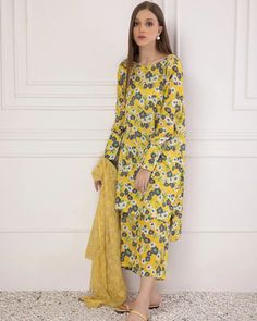 2 Pieces Outfits For Women Pakistani, 2 Piece Dress Casual, Simple Pakistani Dresses Casual Design, Winter Floral Dress, Simple Shirt Design, Summer Style Aesthetic, Fashion Designer Aesthetic, Style Outfits Summer, Summer Fall Outfits