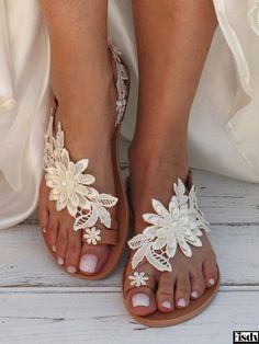 Fisdy - Exquisitas sandalias planas de encaje bordado para mujer de novia Lace Wedding Sandals, White Sandals Wedding, Bridal Flat Sandals, Wedding Sandals For Bride, Boho Wedding Shoes, Beach Wedding Sandals, Beach Wedding Shoes, Lace Sandals, Wedding Shoes Lace