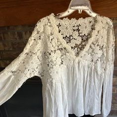 Beautiful Nwot People Crochet Top Classy Boho Fashion, Doily Projects, Parisienne Fashion, Redesigned Clothes, Chic Crochet Top, Boho Style Room, Romantic Clothing, Chic Crochet, Shabby Chic Clothes