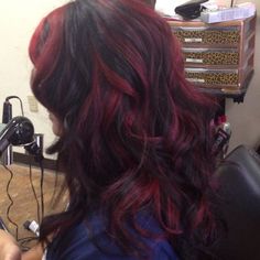 Vibrant Red Highlights, Highlight Hair Ideas, Hairstylist Ideas, Hot Hairstyles, Skunk Hair, Highlight Hair, Black Red Hair, Highlights Curly Hair, Red Hair Inspo