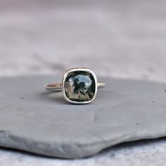 ✦ Introducing Our Moss agate handmade Sterling silver ring! The Moss Agate is known for its beautifully intricate patterns and unique green color. It is said to be a stone of new beginnings, good fortune, and abundance. Handcrafted with love and attention to detail, this ring is a must-have for anyone. Looking for a simple, dainty ring that makes a statement? Look no further than this moss agate ring, a one of a kind piece that is nature inspired and perfect for completing your look. This ring f Silver Moss Agate Ring With Natural Inclusions, Handmade Silver Rings With Moss Agate, Handmade Silver Moss Agate Rings, Moosachat Ring, K Necklace, Ring Square, Handmade Sterling Silver Rings, Moss Agate Ring, Zierlicher Ring