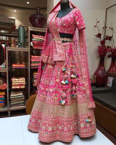 Dulhan Lehnga Designs Latest, Brides Lehenga, Lengha Design, Groom Sherwani, Indian Bridesmaid Dresses, Designer Bridal Lehenga Choli, Black Dinnerware