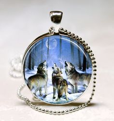 Fantasy Moon Shaped Jewelry Gift, Round Wolf Design Jewelry Gift, Wolf Design Round Jewelry Gift, Full Moon Art, Howling Wolves, Unique Jewelry Vintage, Wolf Pendant Necklace, Wolves Pendants, Wolf Necklace