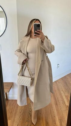 Fall Outfit Work Office Chic, Elegant Winter Outfits For Women, Beige Winter Outfit, Plus Size Elegant Outfits, Aesthetic Lawyer, Female Lawyer Fashion, Semi Formal Mujer, Female Lawyer