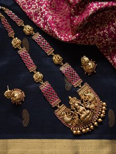 💕Celebrate the Ethnic Glamour of Temple Jewelry  Fine HandCrafted Carved Antique Matte Finish Gold Laxmi Peacock Haram studded with red stones. Ethnic Statement Neckpiece. Always a keeper.  Length adjustable.  Indian Wedding Jewelry. Great for any occasion.   👉🏻Style this with any Ethnic Attire 👉🏻Necklace Length: 26" 👉🏻Jhumka Earrings: 2" Long included. ✅ WHAT GOES IN  👉🏻Premium Quality raw materials (brass mixed alloys base metal) high class finishing.  ✅ SHIPPING & TURNAROUND  👉🏻Please allow 1-2 business days for item to be dispatched. All shipments come with valid USPS tracking number.  👉🏻All pre orders will take approximately 3 weeks. 👉🏻We use USPS for free domestic shipping on items over $35. Most deliveries are done in 3-5 business days.  👉🏻For any other query or ass Long Neckpiece, Jewelry Indian Wedding, Indian Gold Jewelry, Temple Jewelry, Red Stones, Gold Jewelry Stores, Jhumki Earrings, Indian Necklace, Gold Chain With Pendant