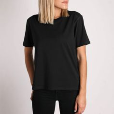 Basic Boxy Fit T-shirt For Streetwear, Black Organic Cotton T-shirt For Streetwear, Boxy Fit Organic Cotton T-shirt With Crew Neck, Basic Black Organic Cotton T-shirt, Relaxed Fit T-shirt For Everyday, Basic Boxy Fit Organic Cotton T-shirt, Basic Solid Boxy Fit Tops, Classic Solid Color T-shirt For Streetwear, Basic Streetwear T-shirt