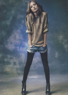 The tights work for your slim legs as well. Here we have a Tan over-sized sweater, rolled jean shorts, black tights and black booties. Mode Poses, Winter Tights, Winter Shorts, Mode Casual, Shorts With Tights, Black Tights, Short Shorts, Fall Looks