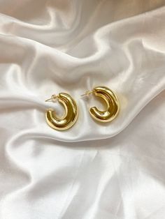 The boca bubble hoops are the definition of statement! 18k gold plated Chic Chunky Hoop Jewelry, Trendy Gold-tone Small Hoop Earrings, Trendy Chunky Gold Earrings, Trendy Small Hoop Earrings In Gold-tone, Trendy Chunky Hoop Jewelry, Chic Chunky Hoop Earrings For Everyday, Chunky Small Hoop Earrings For Gift, Gold Chunky Hoop Earrings Trendy Style, Trendy Chunky Gold Hoop Earrings