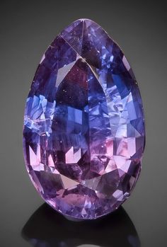 Bi-color sapphire. Beautiful. #Sapphire #Crystals #Gemstones Kristina Webb, Mineral Stone, Minerals And Gemstones, Rocks And Gems, Ruby Gemstone, Sapphire Jewelry, Precious Gems, Gems And Minerals, Sapphire Gemstone