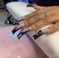 Birthday Acrylic Nails Long Bling, Acrylic Nail Designs Black Women, Extra Long Nail Designs, Curved Nails, Drip Nails, Colored Acrylic Nails, Vibrant Nails, Simple Acrylic Nails